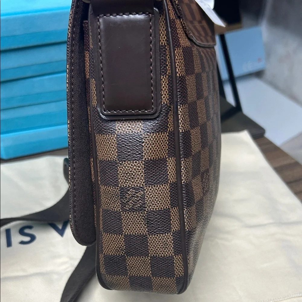 Louis Vuitton Damier Ebene District Messenger crossbody Bag